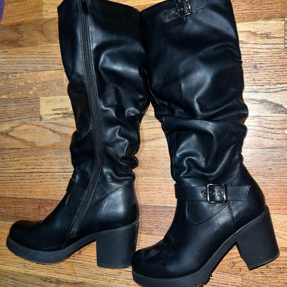 Black Women's Knee-High Boots with buckles